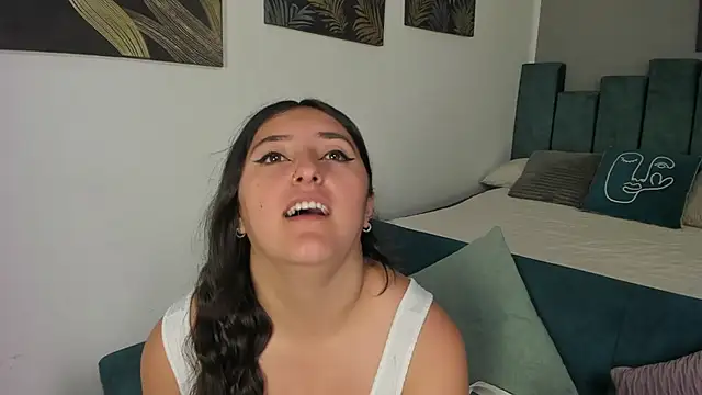 Snapshot of Kathia_Morelli chatting on October 21, 2025, 12:17 pm Kathia Morelli online show from October 21, 2025, 12:17 pm