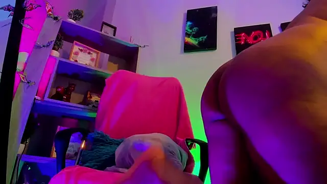 kuromi69 online show from October 15, 2025, 4:12 am