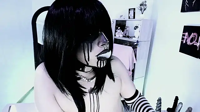 kuromi69 online show from April 26, 2026, 9:29 am
