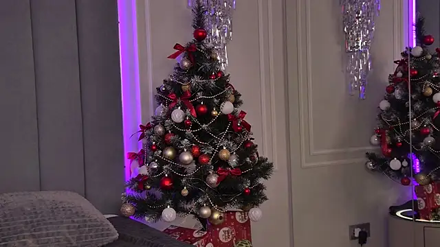 Snapshot of ChloeMarsch chatting on December 16, 2025, 5:01 am ChloeMarsch online show from December 16, 2025, 5:01 am