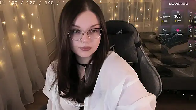 Snapshot of EvaBae chatting on December 3, 2025, 7:45 pm EvaBae online show from December 3, 2025, 7:45 pm