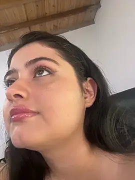 Stephania 18 online show from January 13, 2026, 6:57 pm