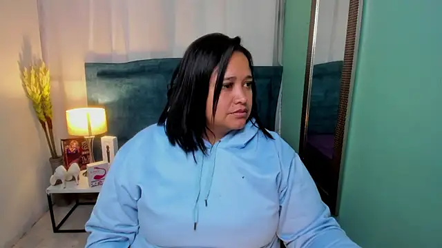 Busty Juicy online show from February 12, 2025, 12:01 pm
