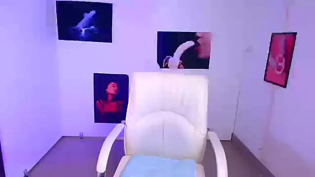 Snapshot of Loren_Moa chatting on December 30, 2024, 2:19 pm Loren Moa online show from December 30, 2024, 2:19 pm