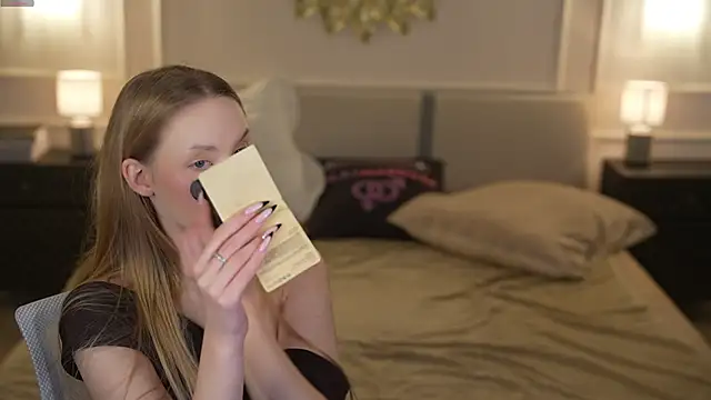 Linda054 online show from November 16, 2025, 9:15 am