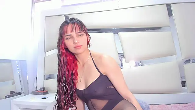 chrystal js online show from March 20, 2025, 4:31 pm