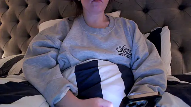 Sandysecret online show from November 18, 2025, 8:02 pm