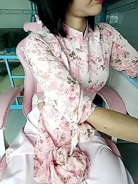 Snapshot of ___Erin___ chatting on September 11, 2025, 3:23 pm    Erin    online show from September 11, 2025, 3:23 pm