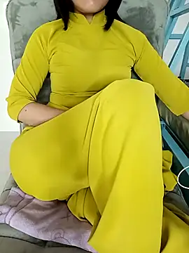 Snapshot of ___Erin___ chatting on September 12, 2025, 3:34 pm    Erin    online show from September 12, 2025, 3:34 pm