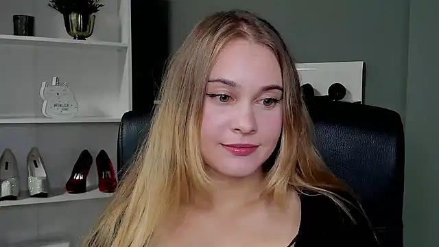 kitty valeria online show from September 22, 2025, 8:44 pm