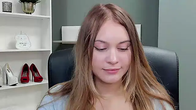 kitty valeria online show from October 5, 2025, 1:42 pm