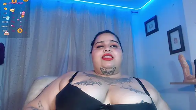 Snapshot of VeronikCuhubby chatting on December 12, 2024, 3:27 pm VeronikCuhubby online show from December 12, 2024, 3:27 pm