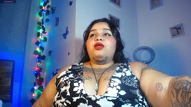 Snapshot of VeronikCuhubby chatting on March 5, 2025, 7:49 pm VeronikCuhubby online show from March 5, 2025, 7:49 pm