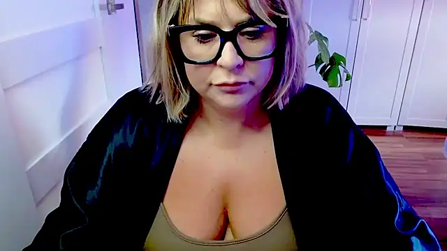 teaseDiana online show from May 6, 2026, 5:46 am