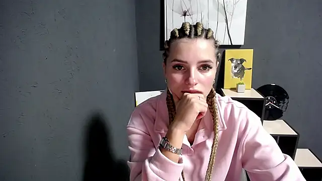 lady olivia  online show from October 14, 2025, 3:35 pm