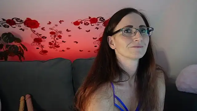 NadjaNeah online show from September 9, 2025, 6:07 pm