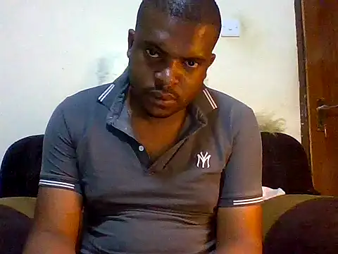 Snapshot of lui_cuuty chatting on October 3, 2025, 12:18 am lui cuuty online show from October 3, 2025, 12:18 am