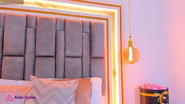 Snapshot of elianabrown chatting on September 20, 2025, 8:43 pm elianabrown online show from September 20, 2025, 8:43 pm