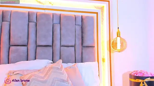 Snapshot of elianabrown chatting on October 27, 2025, 11:52 pm elianabrown online show from October 27, 2025, 11:52 pm