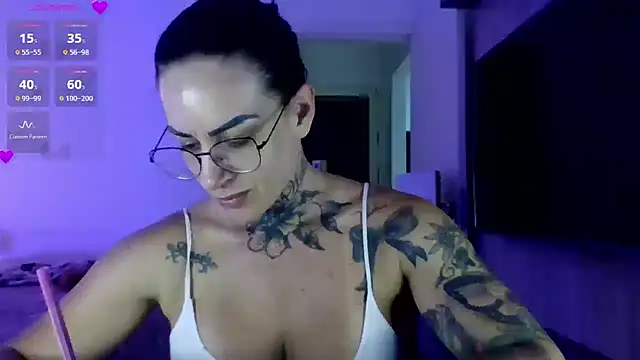 YasmimBrasil online show from October 28, 2025, 9:17 pm