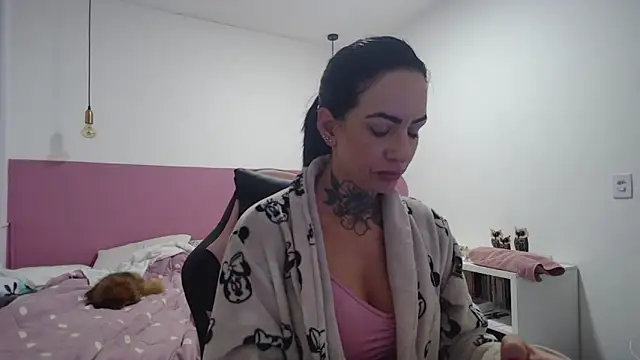YasmimBrasil online show from June 12, 2026, 6:01 am