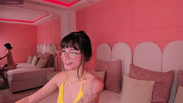 emilly williams  online show from December 3, 2024, 5:01 pm