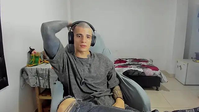 Snapshot of Balo_lovers chatting on March 4, 2025, 7:22 pm Balo lovers online show from March 4, 2025, 7:22 pm