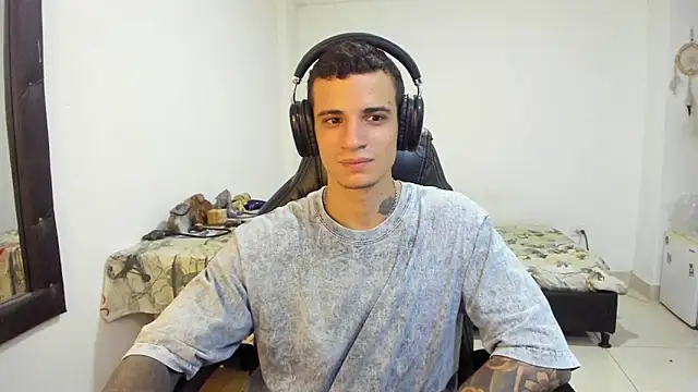 Snapshot of Balo_lovers chatting on October 28, 2025, 1:25 pm Balo lovers online show from October 28, 2025, 1:25 pm