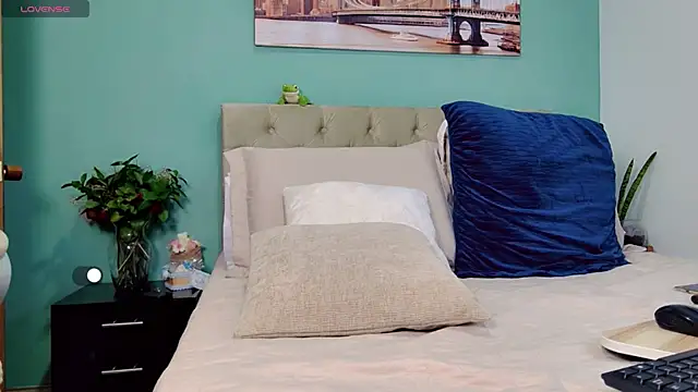 yanella fire online show from October 24, 2025, 8:05 pm