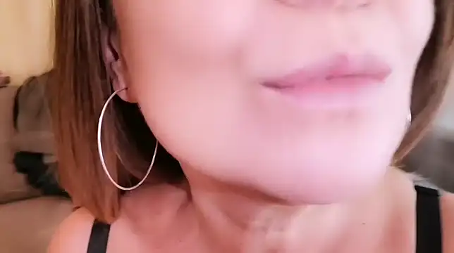 LadyAndTransy online show from June 1, 2026, 8:27 am