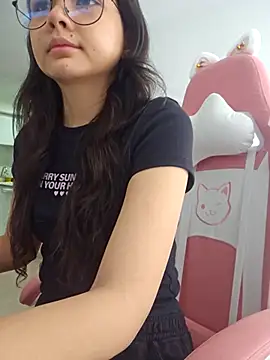 Snapshot of azumiichan chatting on October 3, 2025, 4:04 pm azumiichan online show from October 3, 2025, 4:04 pm