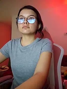 azumiichan online show from November 19, 2025, 12:21 am