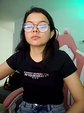 azumiichan online show from November 22, 2025, 2:21 am