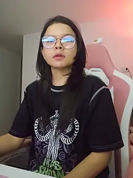 azumiichan online show from May 15, 2026, 12:06 am