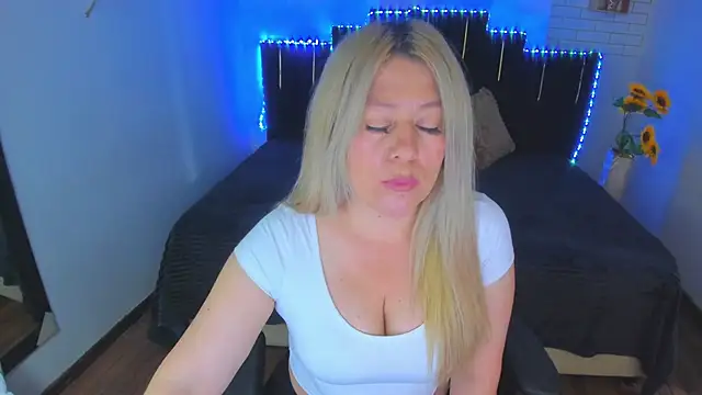 Snapshot of arisha_katy1 chatting on January 4, 2025, 11:59 pm arisha katy1 online show from January 4, 2025, 11:59 pm