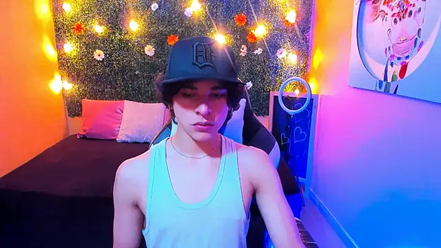 Snapshot of Luke_Howland chatting on January 20, 2025, 8:07 pm Luke Howland online show from January 20, 2025, 8:07 pm