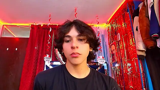 Snapshot of Luke_Howland chatting on February 18, 2025, 12:04 am Luke Howland online show from February 18, 2025, 12:04 am