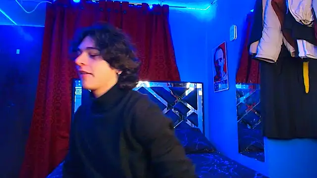 Snapshot of Luke_Howland chatting on March 10, 2025, 9:40 pm Luke Howland online show from March 10, 2025, 9:40 pm