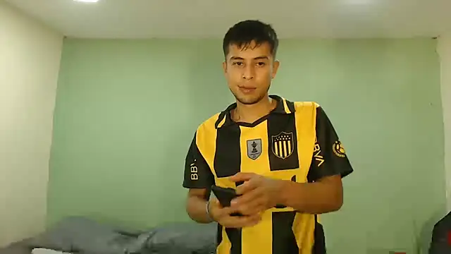 Snapshot of danielitopapuu chatting on February 11, 2026, 3:00 am danielitopapuu online show from February 11, 2026, 3:00 am