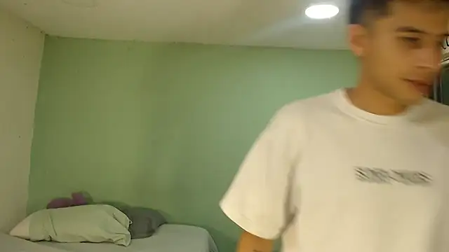 Snapshot of danielitopapuu chatting on February 25, 2026, 12:20 am danielitopapuu online show from February 25, 2026, 12:20 am