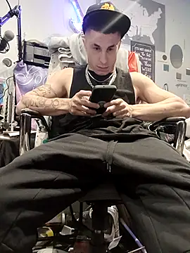 --D-a-D-D-y- online show from September 19, 2025, 2:18 pm