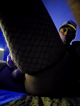 Snapshot of McdyllanXX chatting on February 22, 2025, 1:11 am McdyllanXX online show from February 22, 2025, 1:11 am