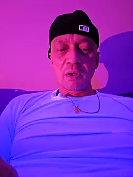 Snapshot of McdyllanXX chatting on March 3, 2025, 10:42 pm McdyllanXX online show from March 3, 2025, 10:42 pm