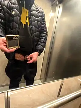 Snapshot of McdyllanXX chatting on March 8, 2025, 10:56 pm McdyllanXX online show from March 8, 2025, 10:56 pm