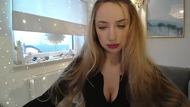 Snapshot of JulietteDiamond chatting on December 17, 2025, 8:09 am JulietteDiamond online show from December 17, 2025, 8:09 am