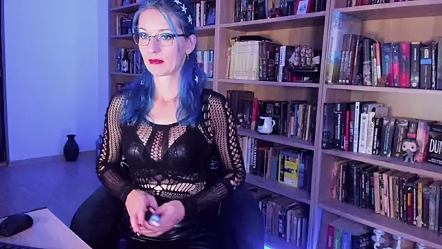 Snapshot of Queen_of_Hearts1 chatting on October 9, 2025, 7:45 pm Queen of Hearts1 online show from October 9, 2025, 7:45 pm