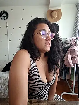 Thaliacooper  online show from October 16, 2025, 6:42 pm