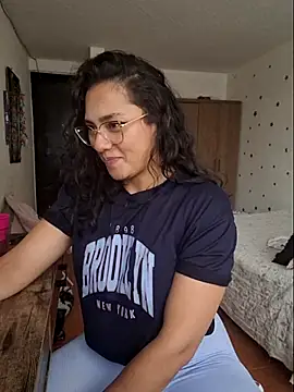 Thaliacooper  online show from October 23, 2025, 6:39 pm