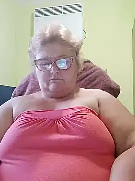 Snapshot of AlenushkaGold chatting on January 4, 2025, 9:32 am AlenushkaGold online show from January 4, 2025, 9:32 am