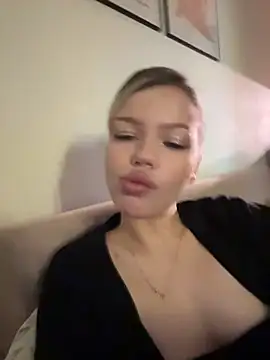 TinyTrixi online show from February 2, 2026, 9:46 pm